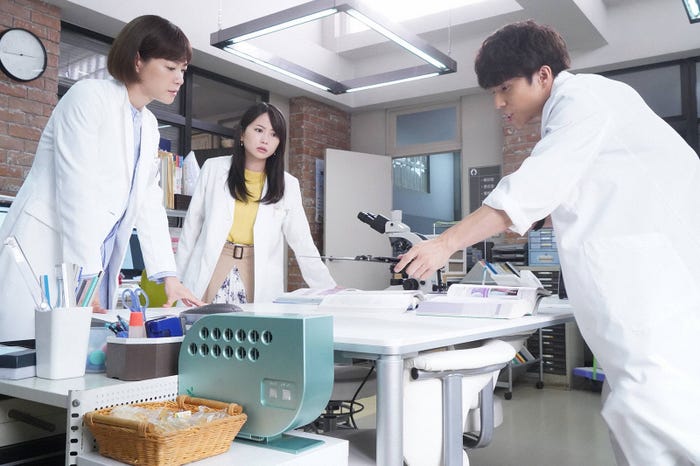 上野樹里、志田未来、中尾明慶「監察医 朝顔」第2話より(C)フジテレビ