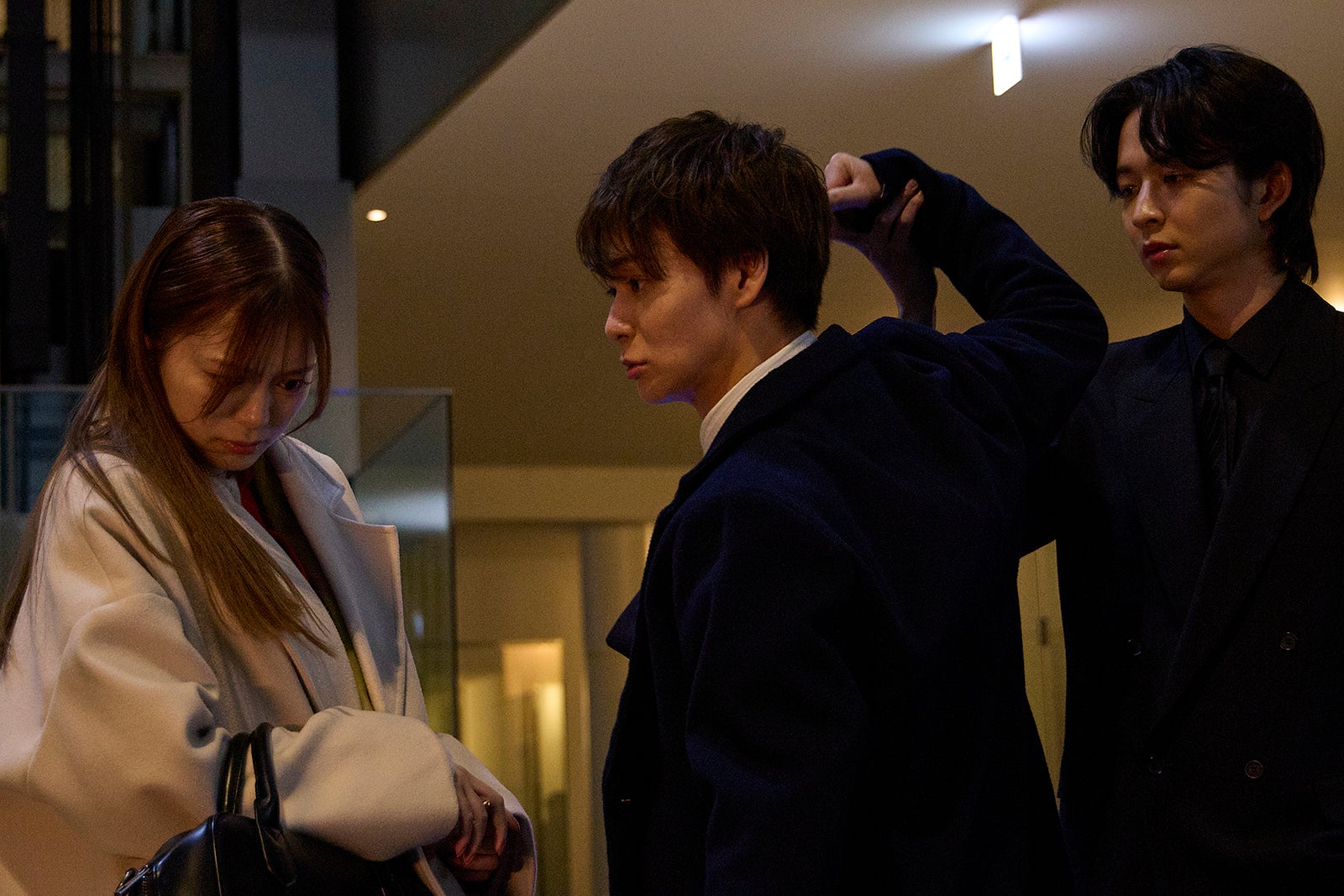 紺野彩夏、太田駿静、鈴木仁「復讐カレシ～溺愛社長の顔にはウラがある～」第2話（C）「復讐カレシ～溺愛社長の顔にはウラがある～」製作委員会・MBS