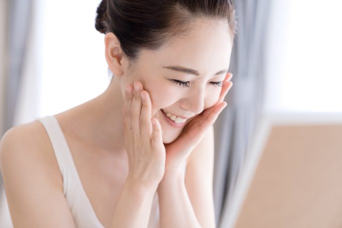 クマやシワ 乾燥が綿棒1本で解決 顔のツボを押すだけの簡単美容法 モデルプレス クマやシワ 乾燥が綿棒1本で解決 顔のツボを押すだけの簡単美容法 モデルプレス