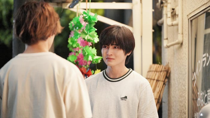 草川拓弥、西垣匠/「みなと商事コインランドリー」第4話より(C)缶爪さわ・椿ゆず/KADOKAWA/「みなと商事コインランドリー」製作委員会