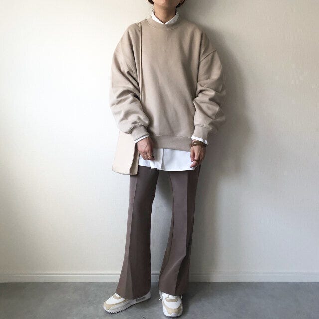 大人におすすめのスウェットコーデ