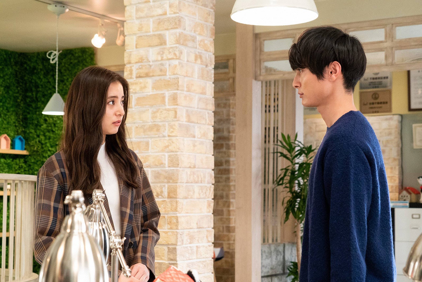 新木優子、高良健吾／「モトカレマニア」第2話より（C）フジテレビ