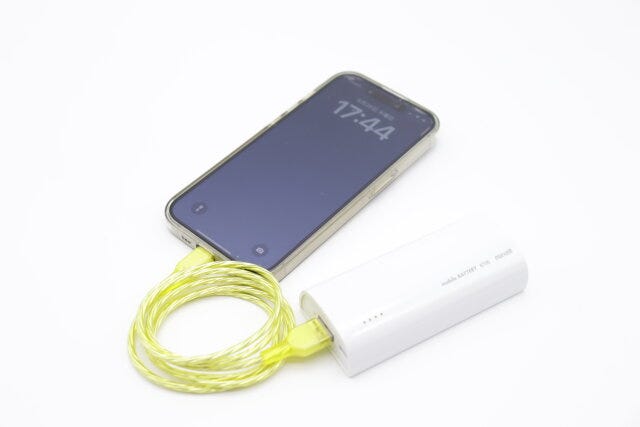 モバイル充電バッテリー　スマホ充電