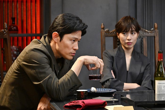 鈴木亮平、戸田恵梨香「リブート」第7話(C)TBS