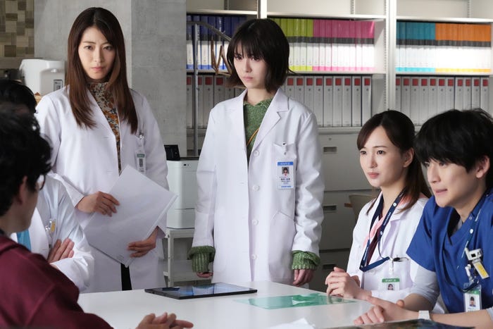 瀧本美織、浜辺美波、華優希、高橋文哉 (C)フジテレビ