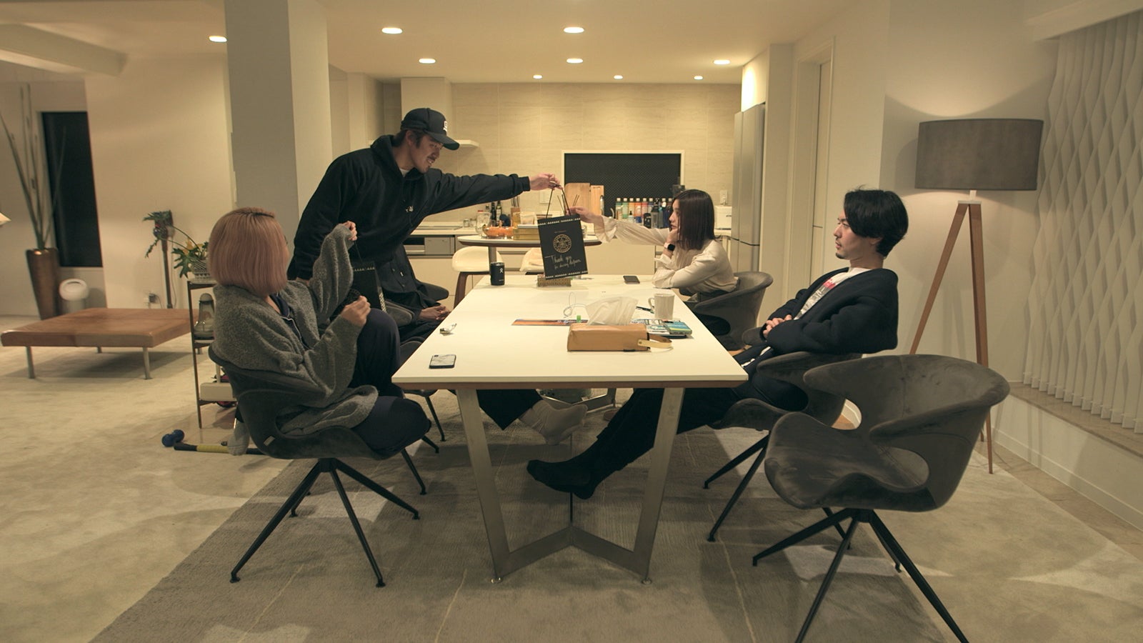 玲生、ビビ「TERRACE HOUSE TOKYO 2019-2020」41st WEEK（C）フジテレビ／イースト・エンタテインメント