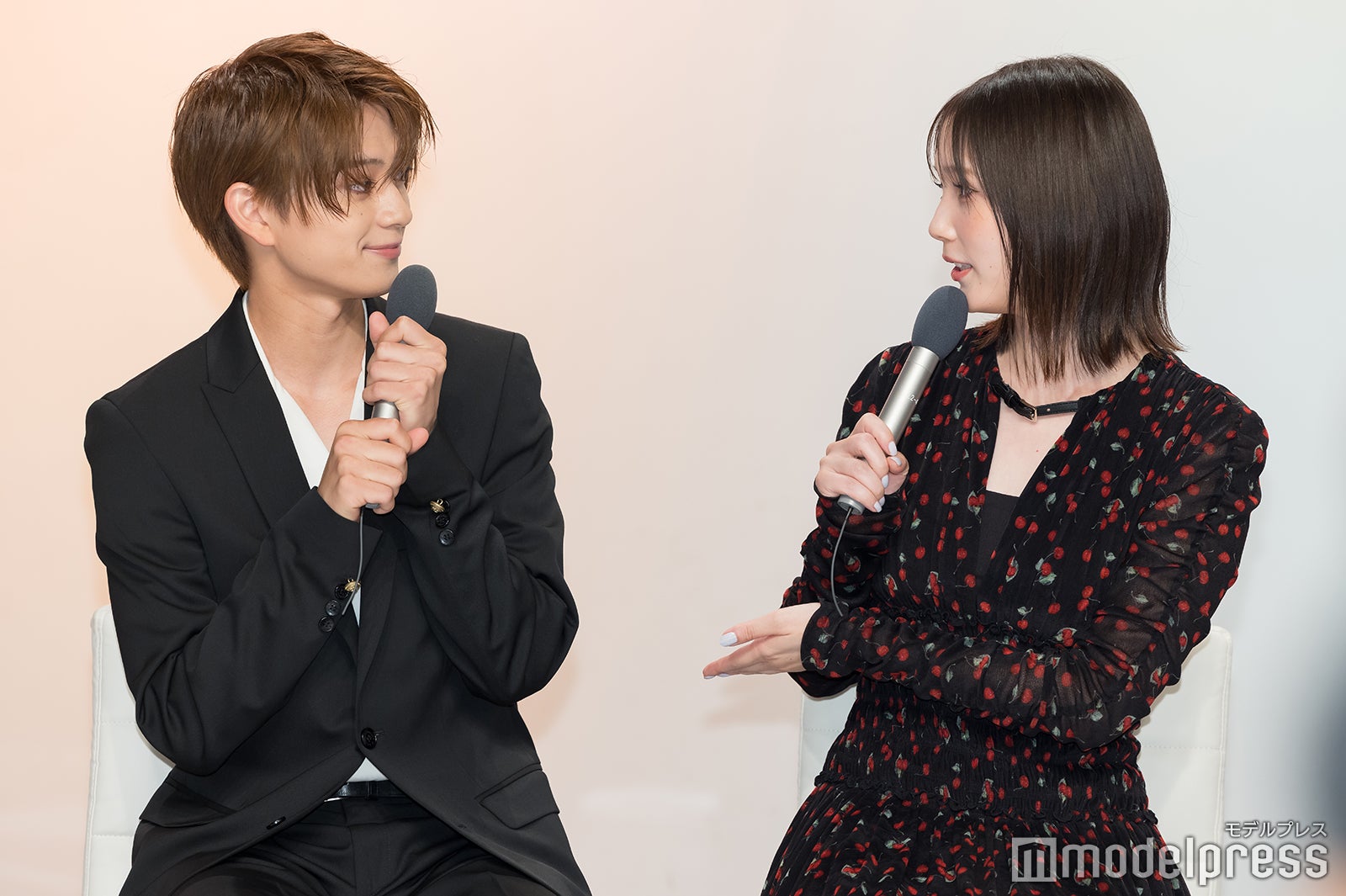 岩瀬洋志、本田翼（C）モデルプレス