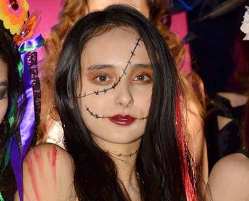 石田ニコル、網タイツで悩殺 「80%私服」のハロウィン仮装をお披露目