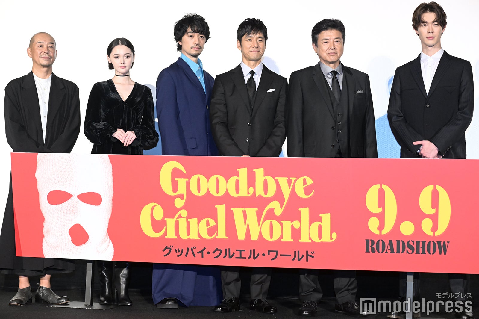 （左から）大森立嗣監督、玉城ティナ、斎藤工、西島秀俊、三浦友和、宮沢氷魚（C）モデルプレス