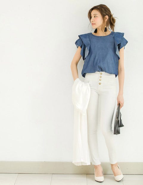 テンセルデニムラッフルショルダートップス「Re:EDIT by GALSTAR」2,498円(税込)/画像提供:Re:EDIT by GALSTAR