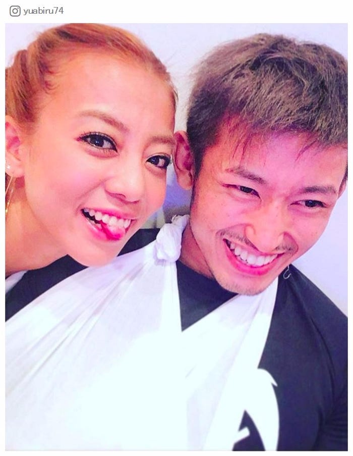 2ショットを公開したあびる優、才賀紀左衛門/あびる優Instagramより