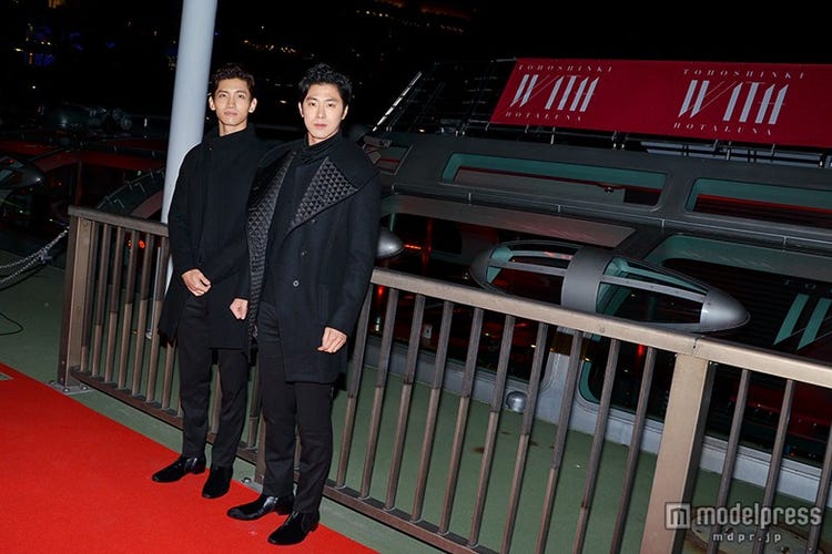 東方神起 船上からサプライズ登場 東京湾クルーズでお台場の夜景を堪能 モデルプレス 東方神起 船上からサプライズ登場 東京湾クルーズでお台場の夜景を堪能 モデルプレス