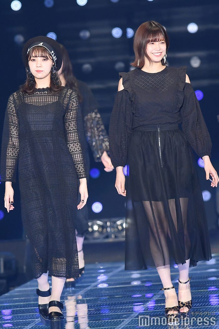 「マイナビ presents 第28回 東京ガールズコレクション 2019 SPRING/SUMMER」に出演した小林由依、渡邉理佐 (C)モデルプレス
