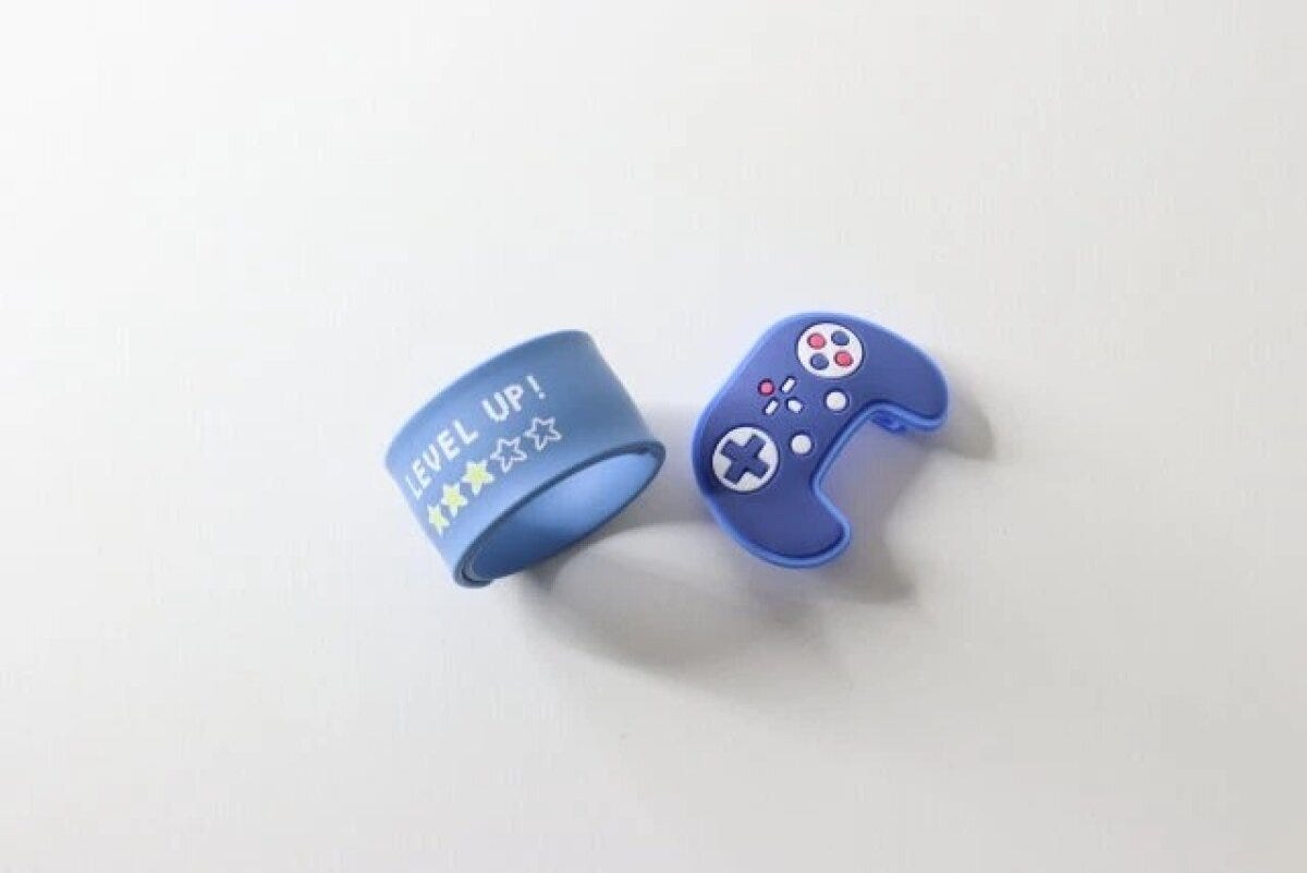 ダイソー　虫よけパッチンバンド（ゲーム機）