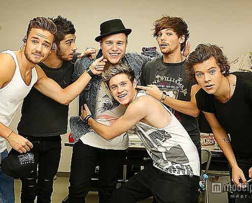オリー・マーズ、盟友1Dとバックステージで仲よしグループ撮影!