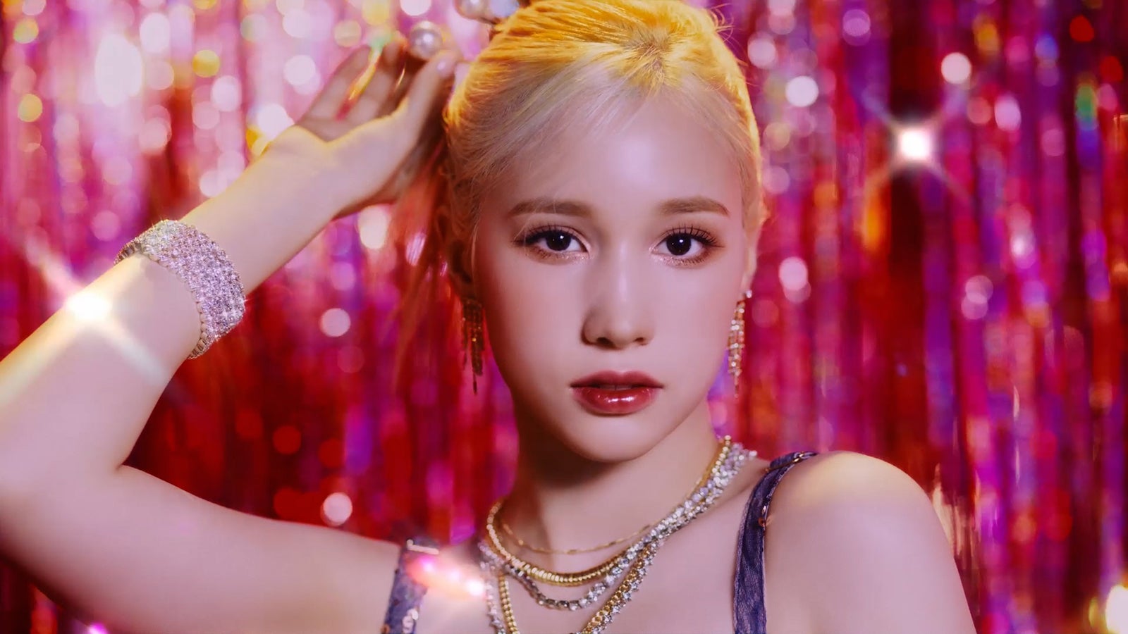 ヒュニンバヒエ／新Web-CM「Catch Your Beauty！」篇より（提供写真）