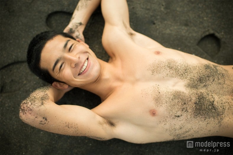 菅谷哲也／初の写真集「てついじり」より／画像提供：講談社