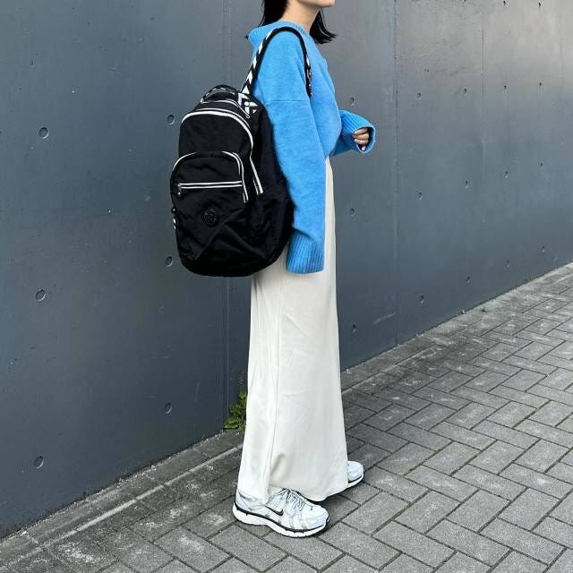 ブルー×ホワイトで爽やかコーデ 大人の春シフトにおすすめ白スカートコーデ