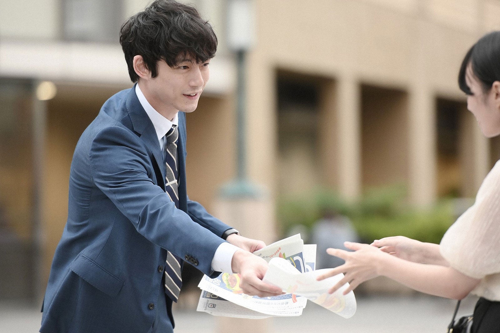 坂口健太郎／「婚姻届に判を捺しただけですが」第2話より（C）TBS