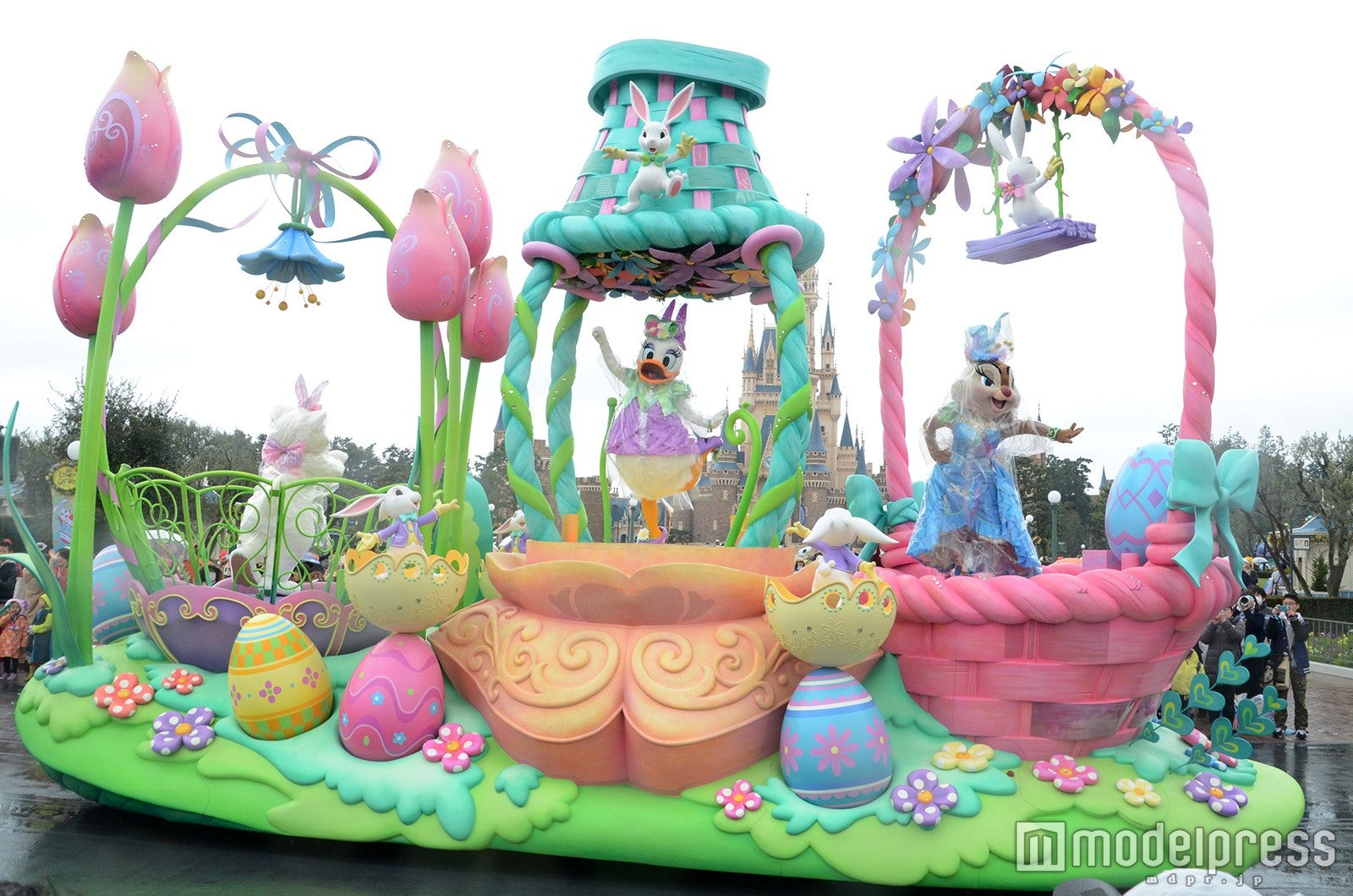 「ヒッピティ・ホッピティ・スプリングタイム」雨天バージョン（C）モデルプレス