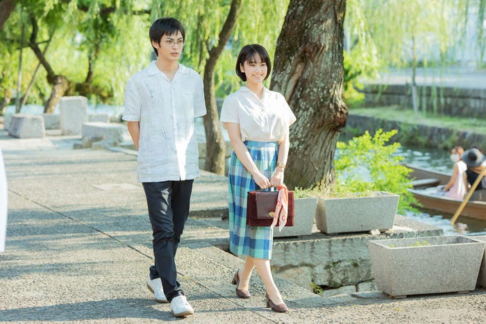 神尾楓珠、平祐奈(C)秋★枝/集英社・2022 映画「恋は光」製作委員会