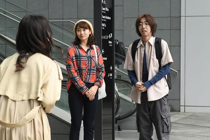 清水くるみ、柄本時生『わたし、定時で帰ります。』より(C)TBS