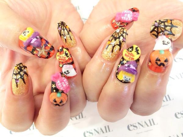 インパクト抜群のこだわりネイル／画像提供：esNAIL