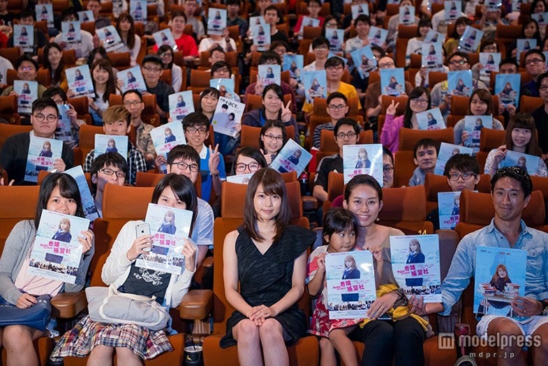 有村架純の登場に香港ファン2000人が熱狂　受験生にエール