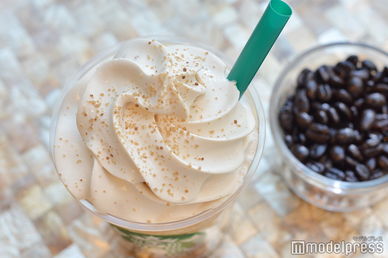 コーヒーホイップにカスカラシュガーをトッピング （C）モデルプレス