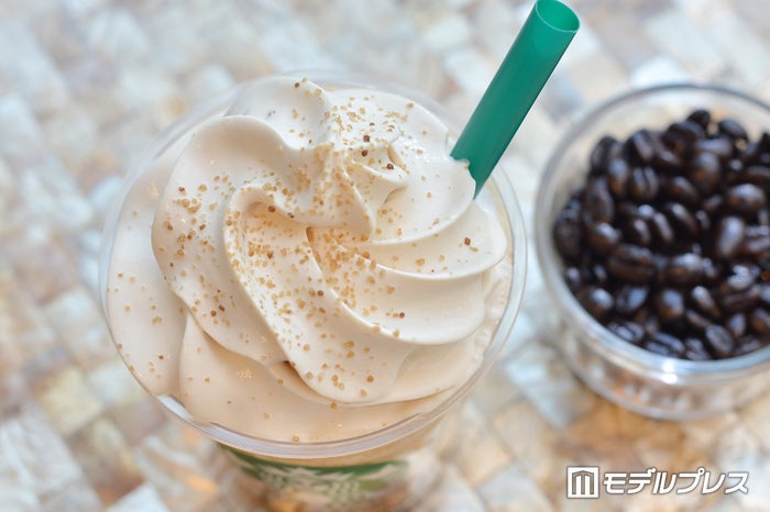 コーヒーホイップにカスカラシュガーをトッピング (C)ビューティーガール