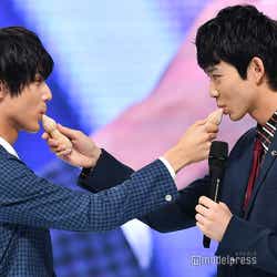 モデルプレス - 中川大志&鈴木仁がパピコを“あ~ん” 2ショットランウェイにファン歓喜<神コレ2018A/W>