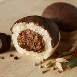 「ショコラティエのカレーパン」453円(税込)/提供画像