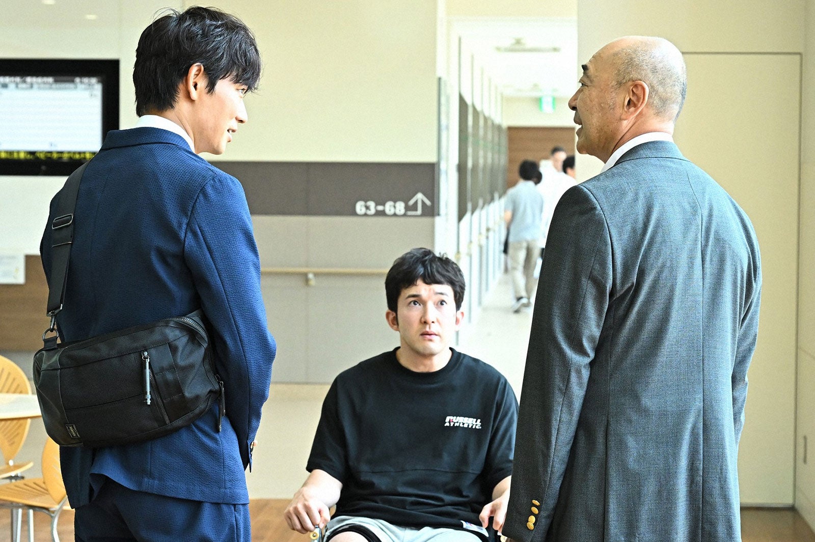 綾野剛、浅利陽介、高橋克実／「オールドルーキー」第6話より（C）TBS
