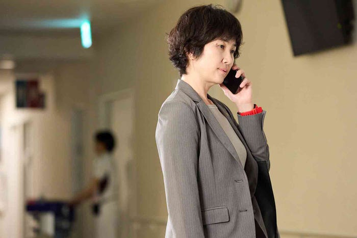 猫背椿「恋は闇」(C)日本テレビ