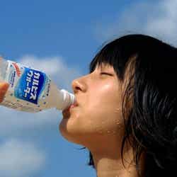 能年玲奈/「カルピスウォーター」新CM「恋の宣誓 春」編より