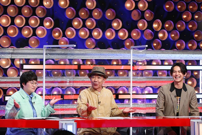 (左から)近藤春菜、木梨憲武、片寄涼太(C)テレビ東京