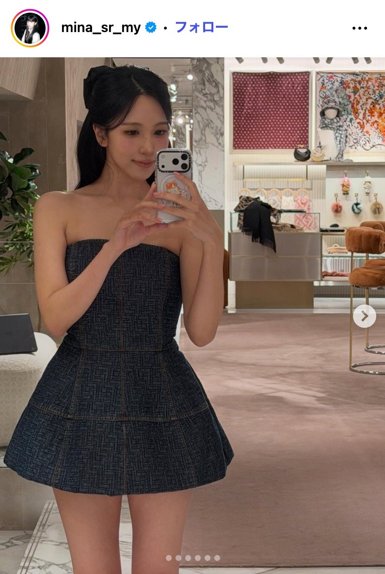 ミナ公式Instagramより