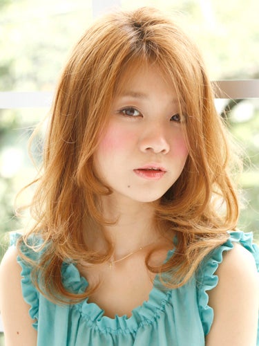 21夏の最新ヘアカラーで今どき女性に 明るめ 暗めまで大人の髪色カタログ モデルプレス 21夏の最新ヘアカラーで今どき女性に 明るめ 暗めまで大人の髪色カタログ モデルプレス
