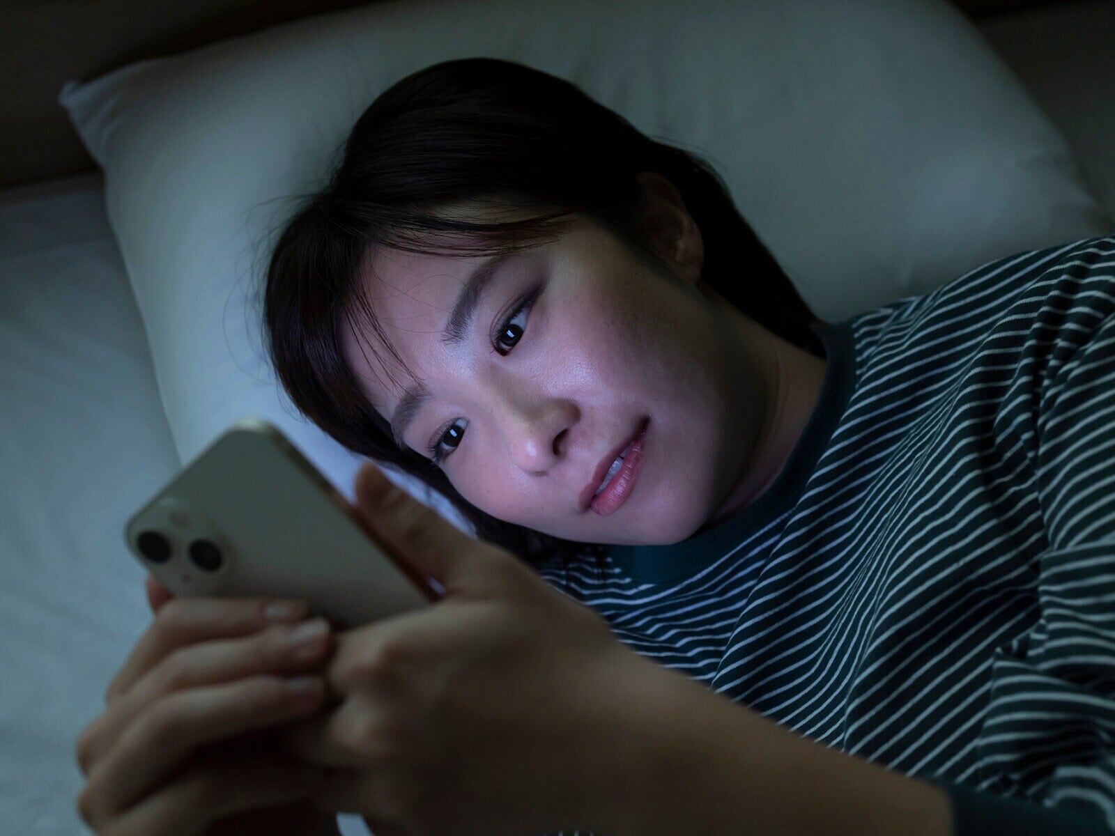 寝る前の「ご褒美スマホ」で大損してた!? 医師が教える、正しい夜の過ごし方【新常識】