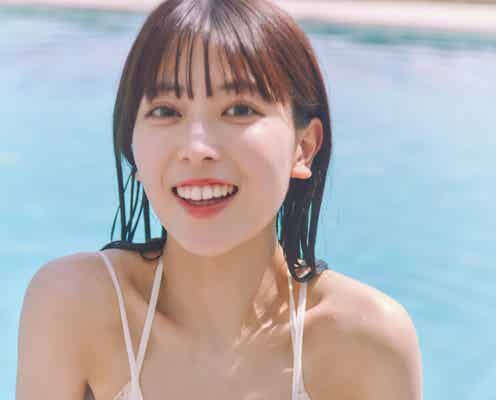 乃木坂46岩本蓮加、笑顔眩しい白ビキニ姿披露 1st写真集先行カット第6弾解禁