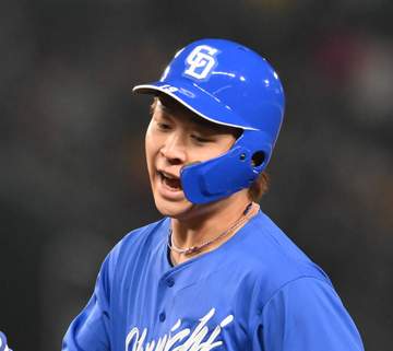 投手の中日・高橋宏が右前タイムリー あわや右ゴロも全力疾走で一塁セーフ 相手のリクエストも判定覆らず 五回に先制点