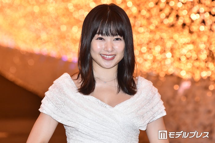 桜井日奈子、水着姿で美ボディ際立つ 露出へのネガティブな声にも言及