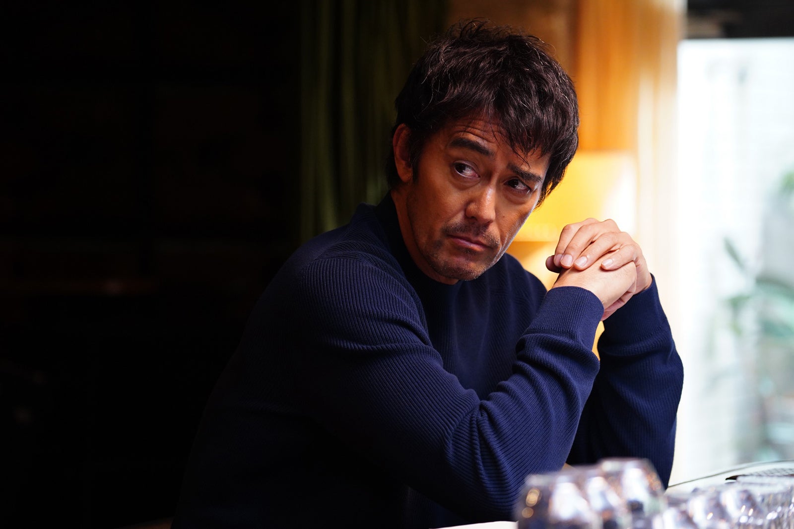 ＜すべて忘れてしまうから 第1話＞M（阿部寛）、彼女F（尾野真千子）が突然失踪 日常に変化訪れる