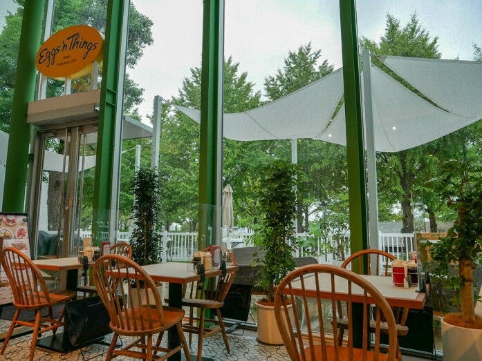 カジュアルレストラン「Eggs