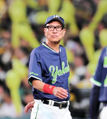 ヤクルト連敗ストップ 執念バントで好機拡大 八回一気4点 池山監督「粘り強く攻撃ができた」