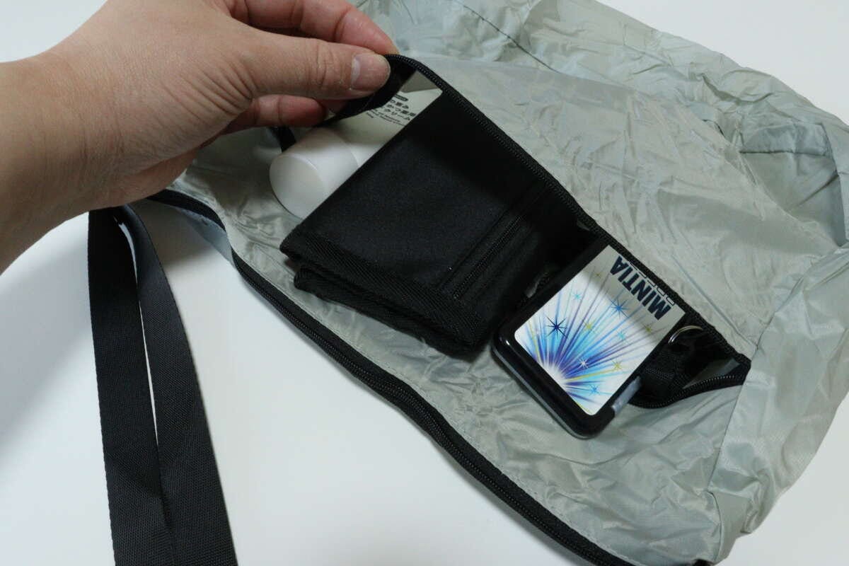 トラベルショルダーバッグ（くしゅっとコンパクト）　ポケット