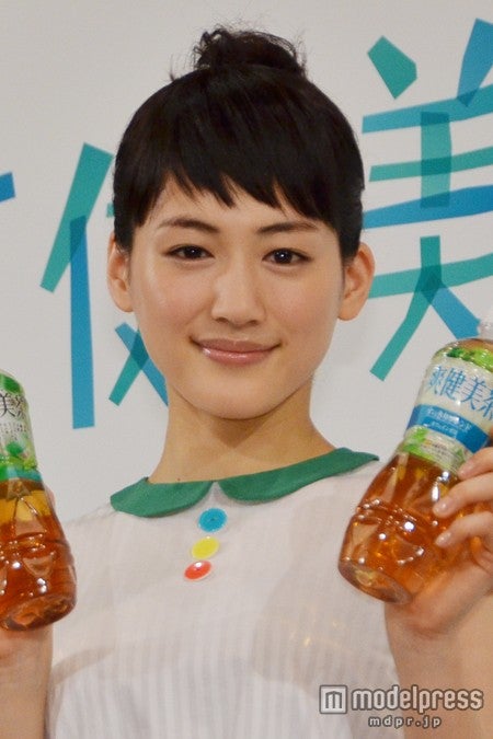 爽健美茶「新製品“未決定”記者発表会」に出席した綾瀬はるか