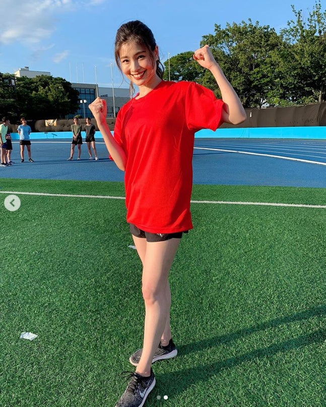 土屋炎伽、美脚際立つ「炎の体育会TV」オフショット公開