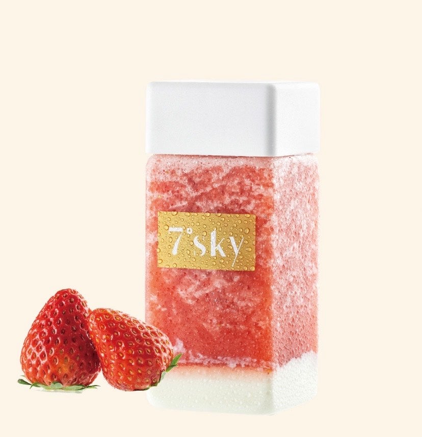 いちごヨーグルトフォームティー590円／画像提供：7°sky