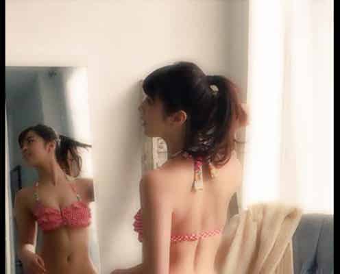 「マッサン」ヌードで話題の柳ゆり菜、鏡越しのくっきり谷間に釘付け